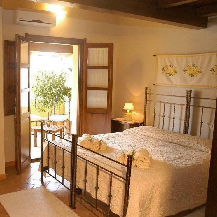 Il Quinto Moro Hotell Arbus Exteriör bild